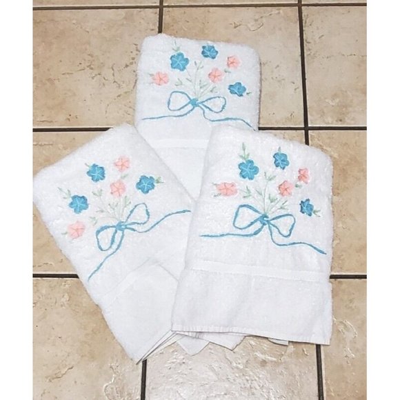 Fieldcrest Bath Vtg Royal Velvet Fieldcrest Floral Embroidered Bath